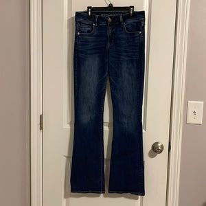 AMERICAN EAGLE kick boot jeans